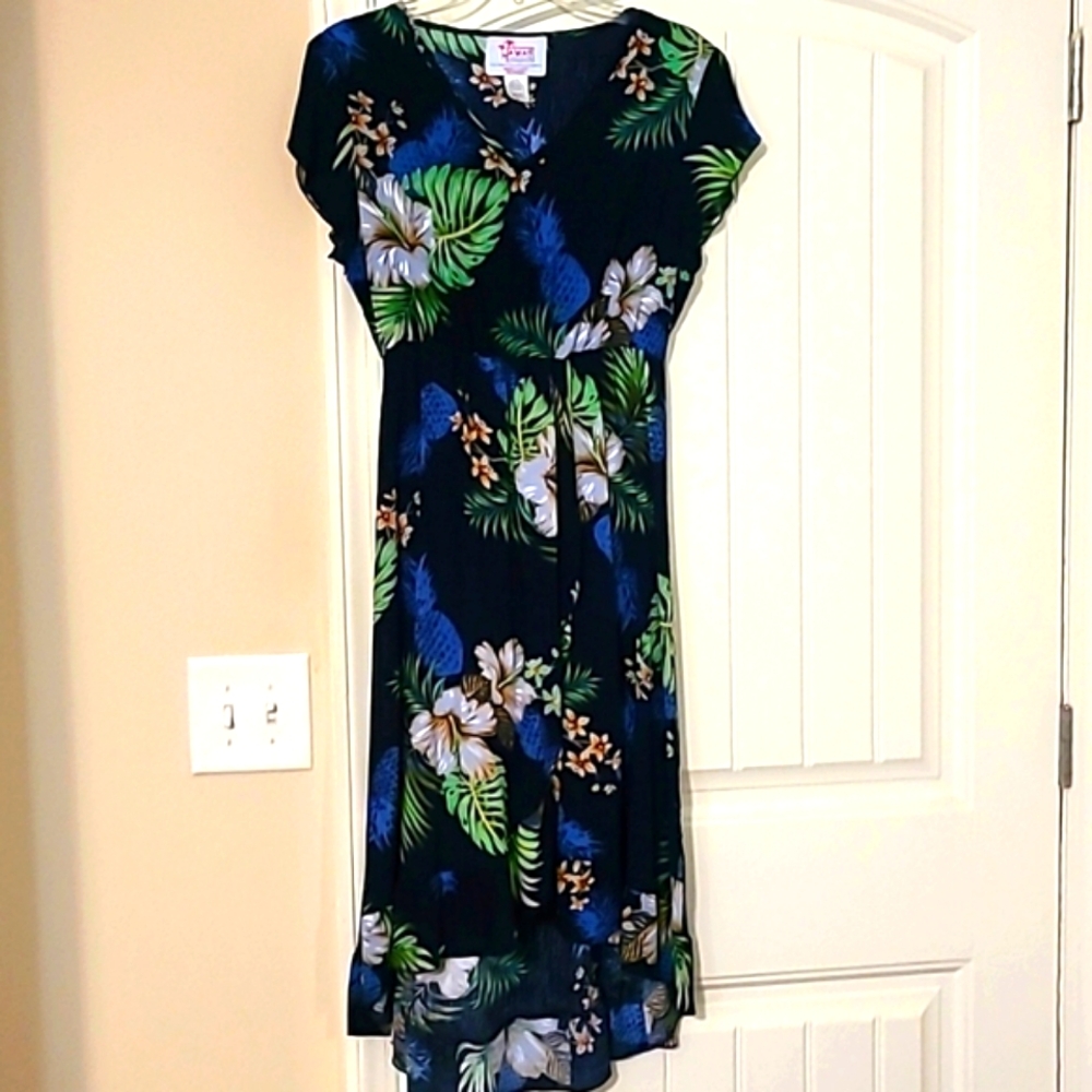 Hawaii Hangover, sizes M, beautiful, navy & green floral dress.